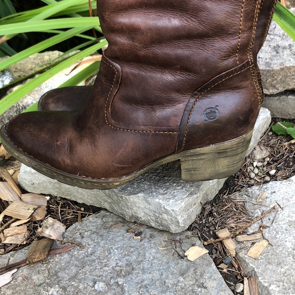 Born Leather Boots-Sz 7-Sherpa Lined-Small Heel-Zipper at Back-Brown - Picture 13 of 16